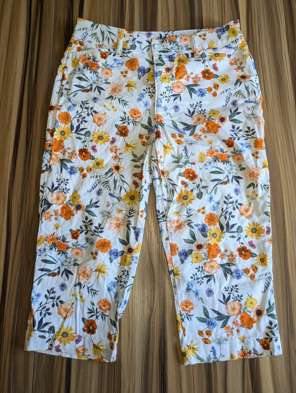 Colorful floral capri pants